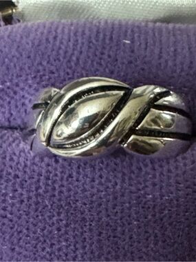 Sterling Silver Uniquely Carved Tapered Ring ~ Size 8